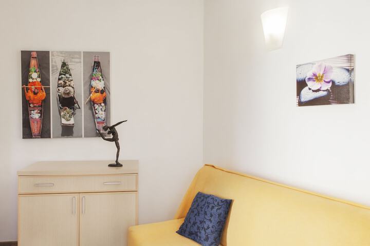Room 10 of 24