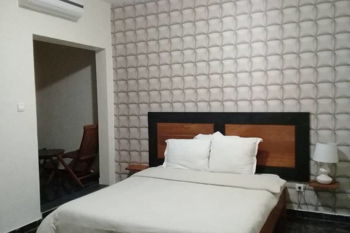 Room 3 of 16