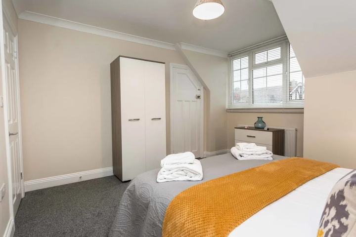 Room 5 of 14