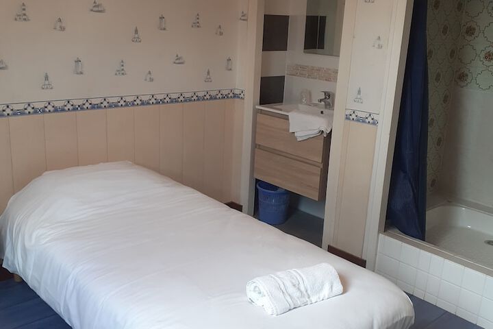 Room 13 of 27
