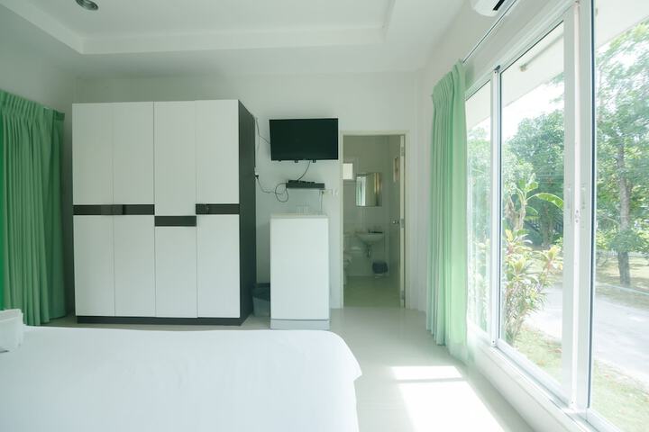 Room 9 of 104