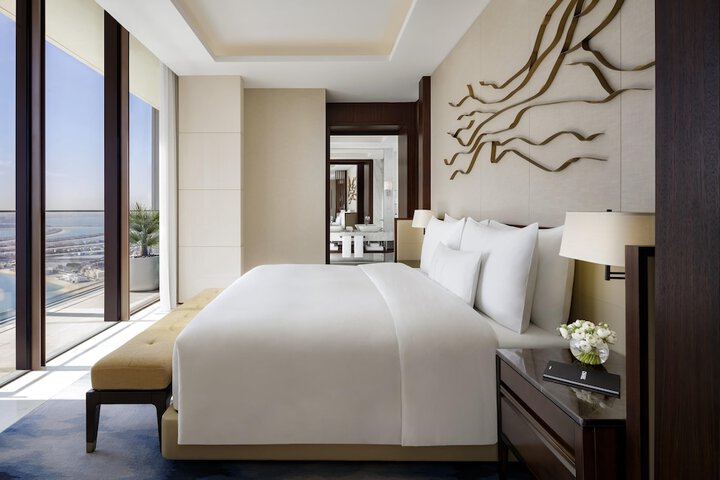 Room 35 of 212