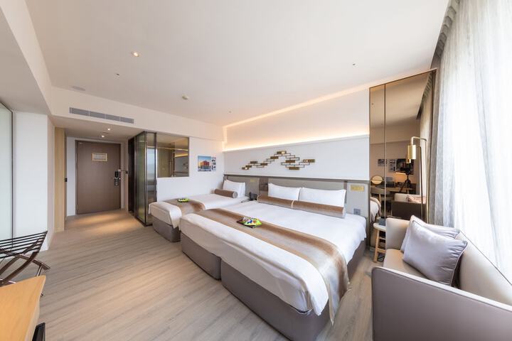 Room 7 of 32