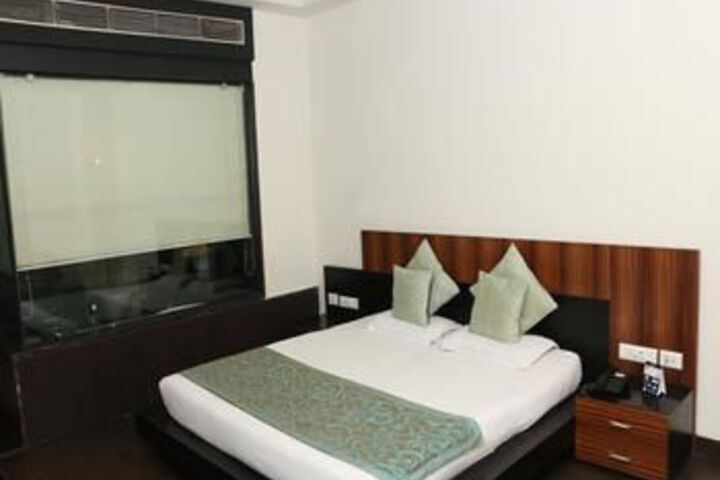 Room 9 of 27