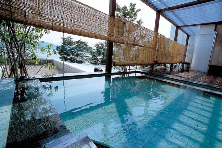 Pools & Facilities