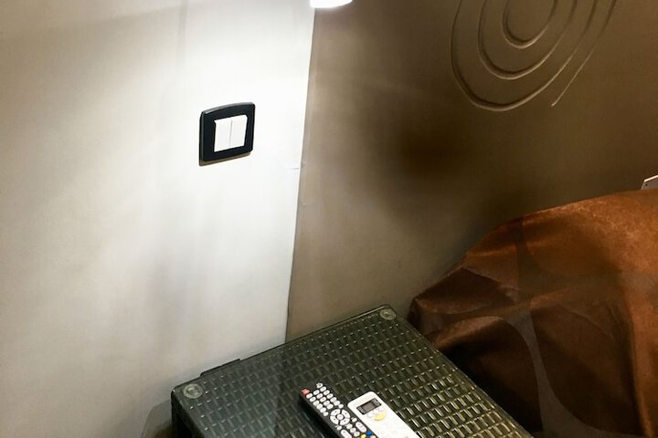 Room 5 of 90