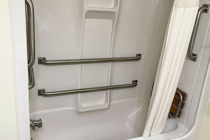 Deluxe Queen Bed (4 of 24)
