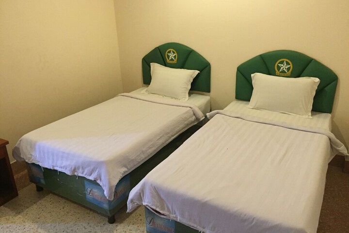 Room 4 of 52