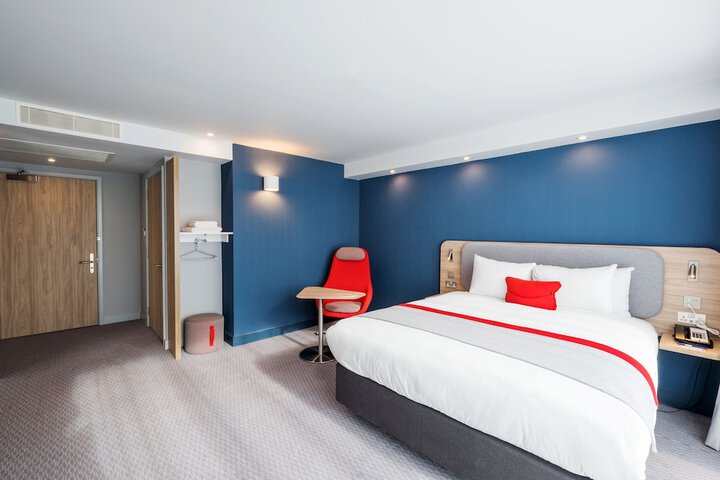 Room 10 of 31