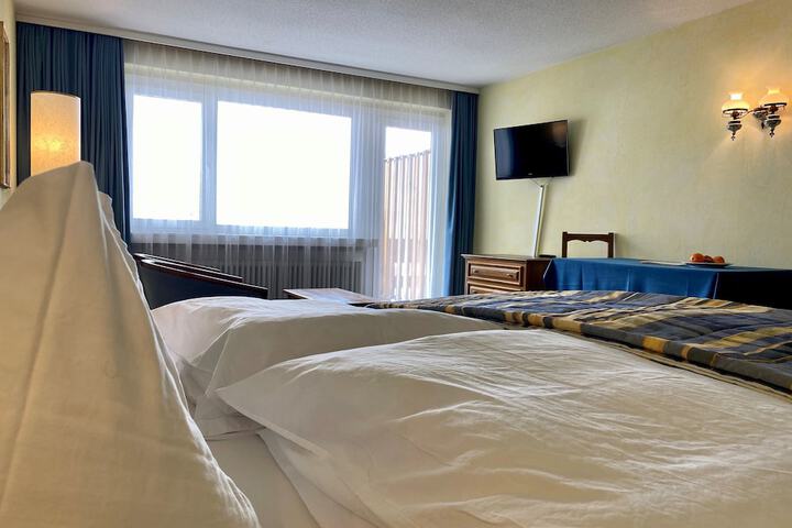Room 27 of 99