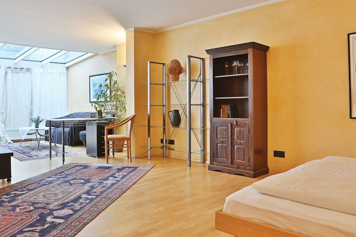 Room 13 of 30