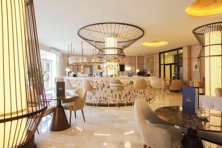Lounge 151 of 256