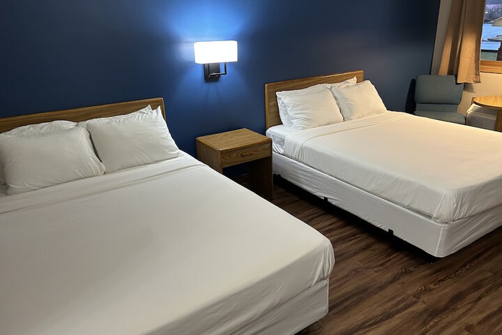 1 Queen Bed Mobility Accessible (23 of 35)
