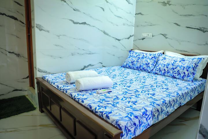 Room 13 of 27