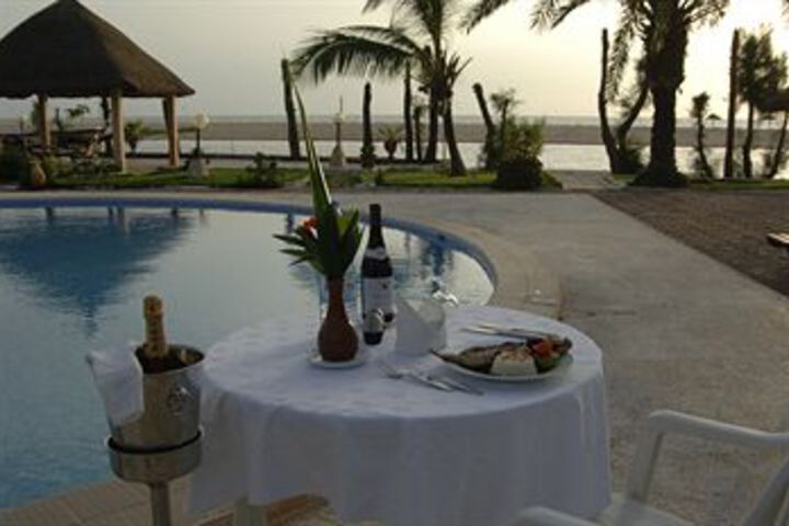 Dining 7 of 12