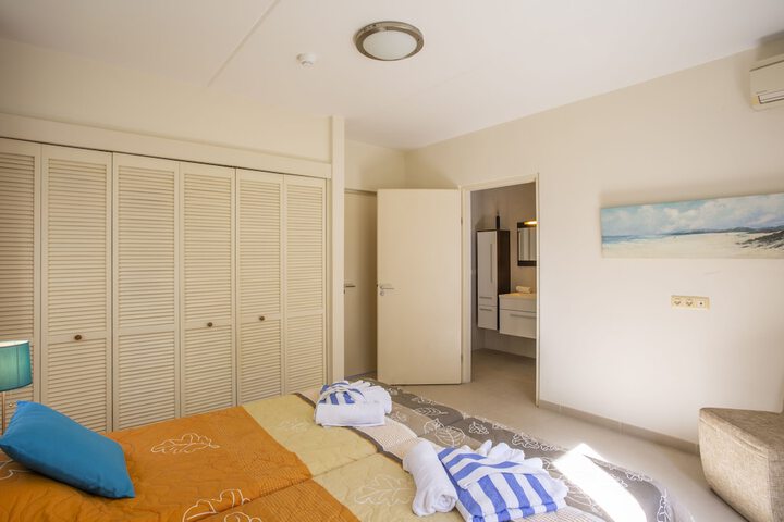 Room 7 of 127