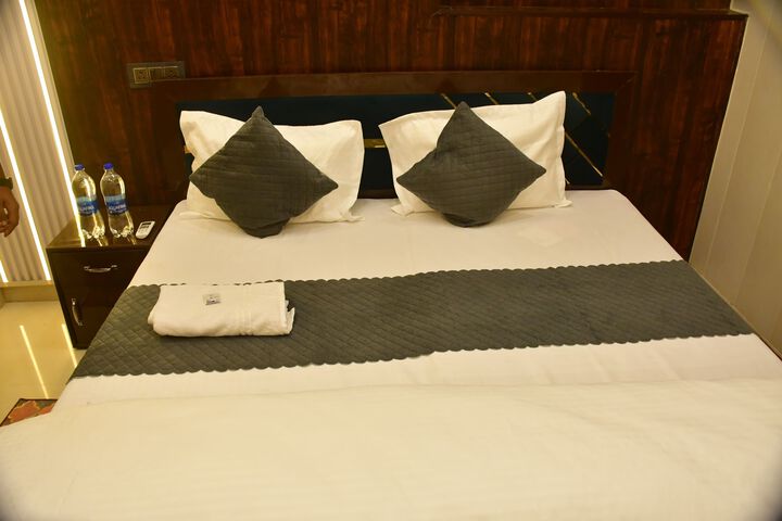 Room 10 of 37