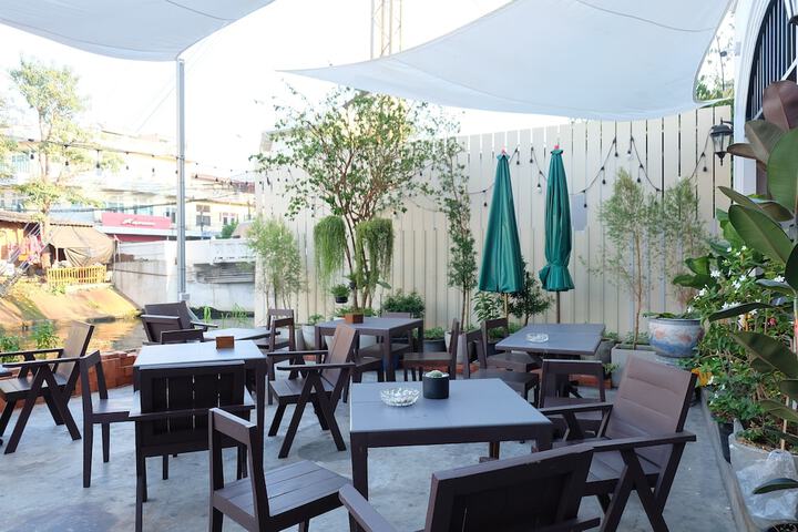Hotel Exterior 136 of 142