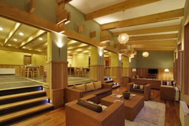 Lounge 7 of 12