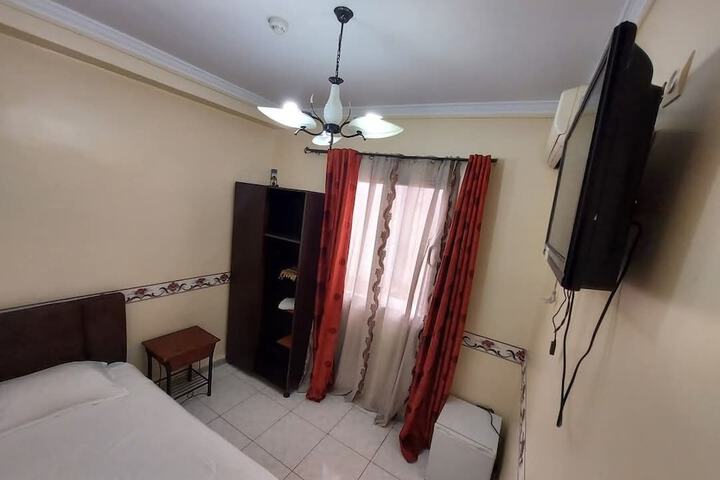 Room 7 of 12