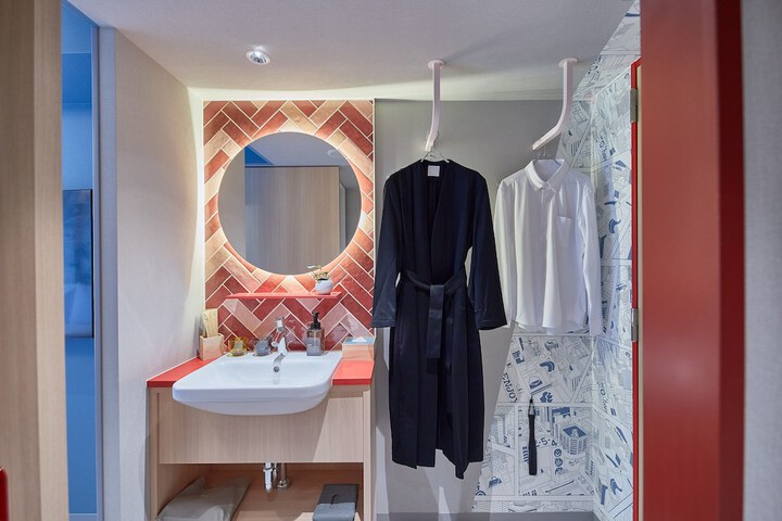Room 41 di 60
