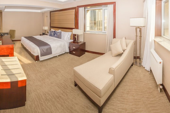 Room 6 of 11