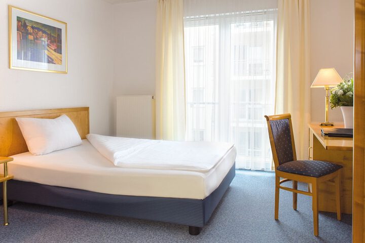 Room 3 of 37
