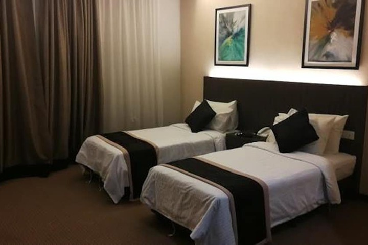 Room 8 of 41