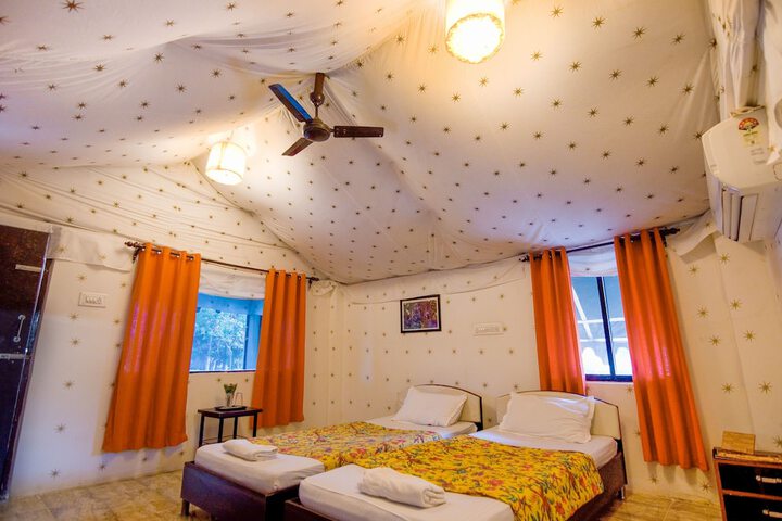 Room 6 of 66