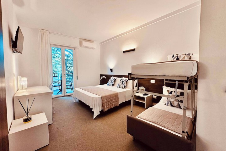 Room 14 of 37