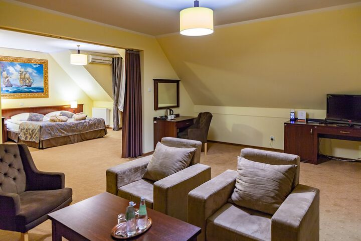 Room 15 of 48