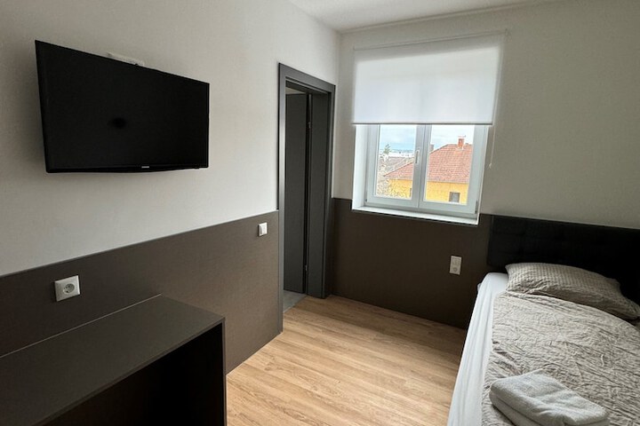 Room 12 of 91