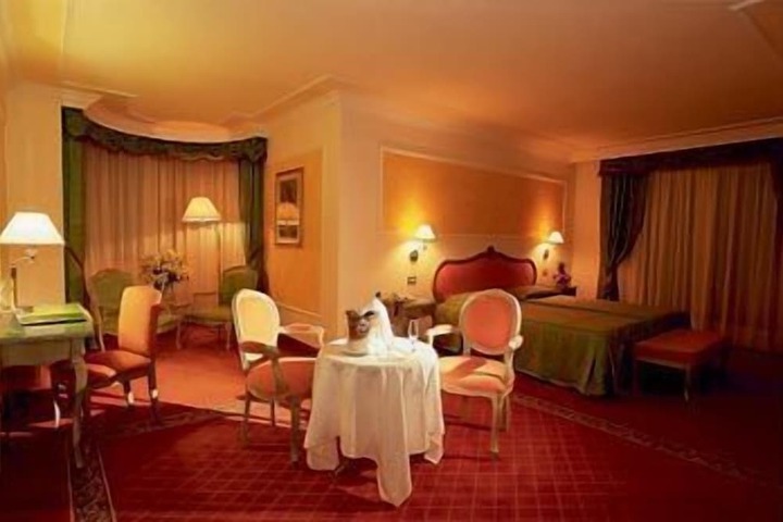 Room 21 of 77