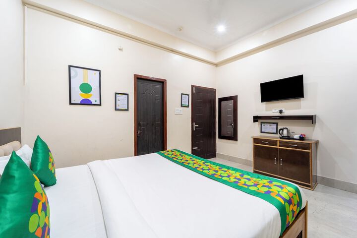 Room 14 of 37