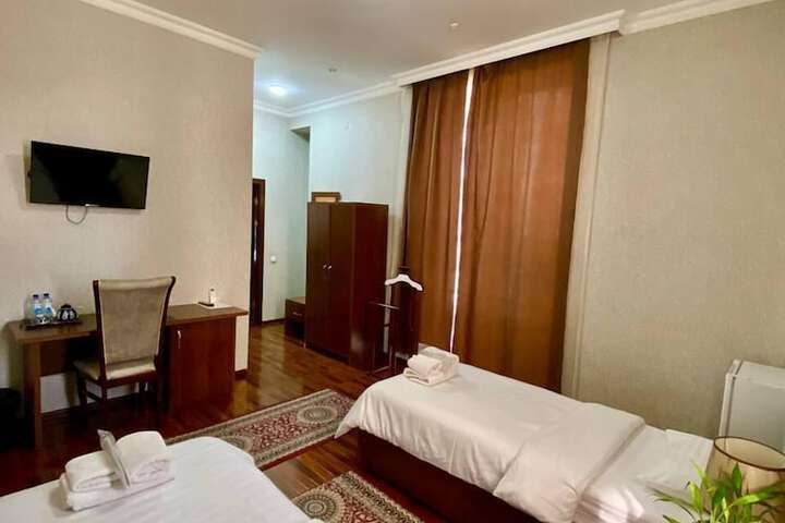 Room 7 of 19