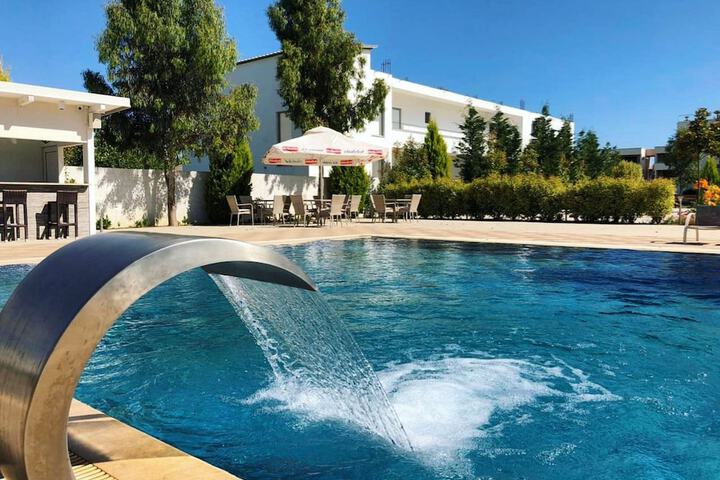 Pool 65 of 140