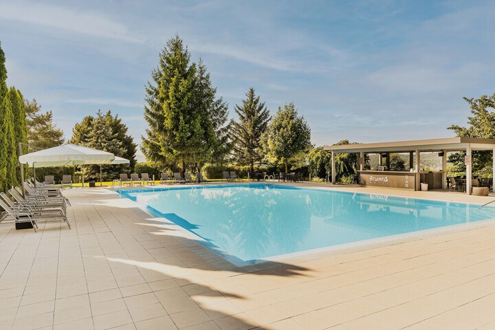 Pool 66 of 139
