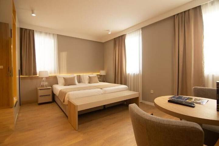 Room 6 of 36