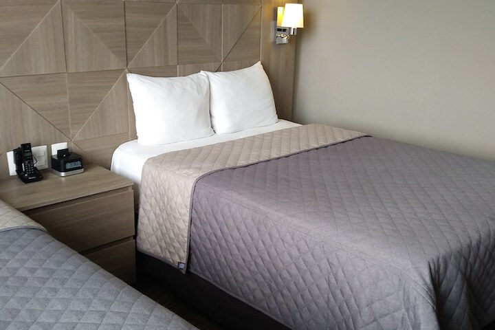 Room 11 of 100