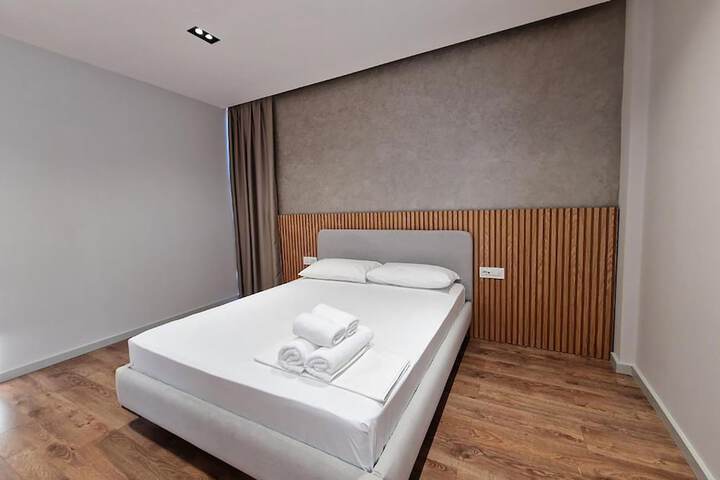 Room 4 of 94