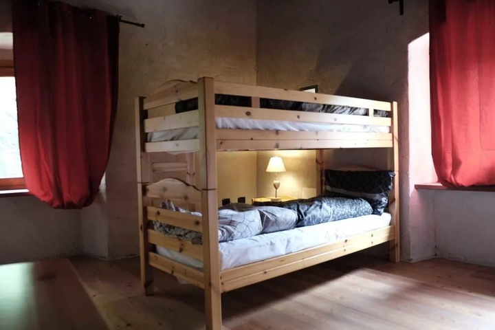 Room 2 of 8