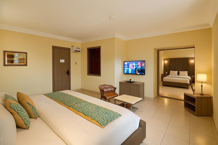 Room 32 of 102