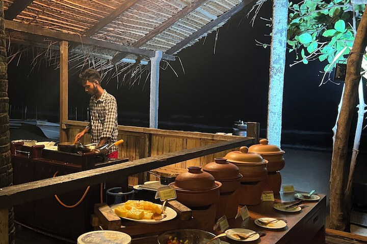 Dining 8 of 15
