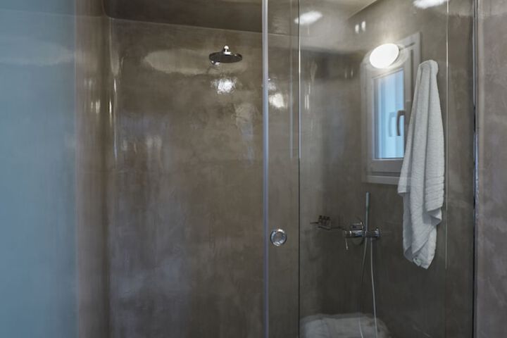 Room 103 of 190