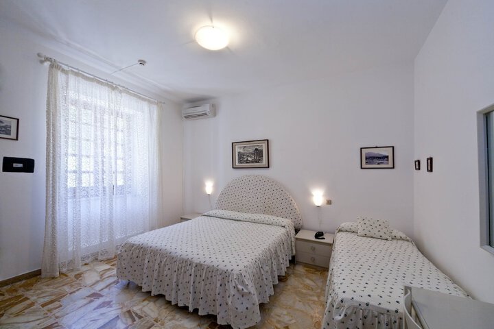 Room 3 of 66