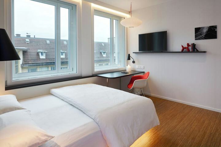 Room 16 of 43