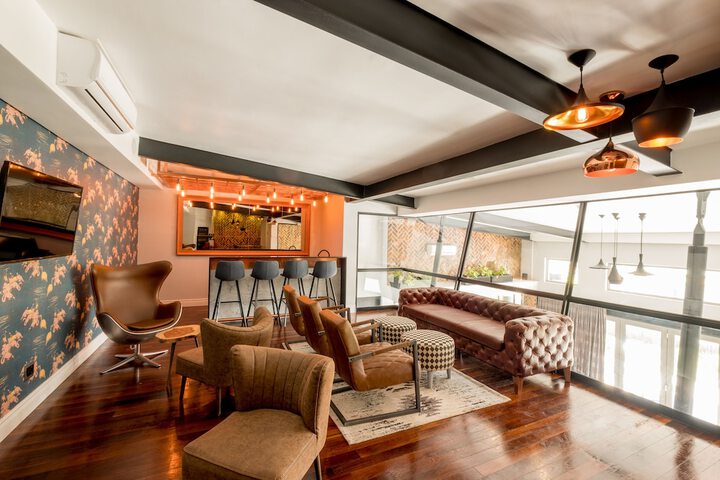 Lounge 96 of 121