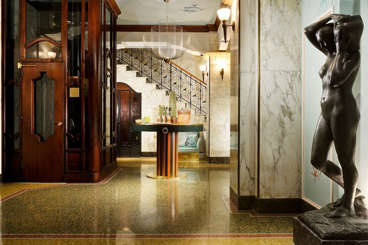 Entrance & Lobby