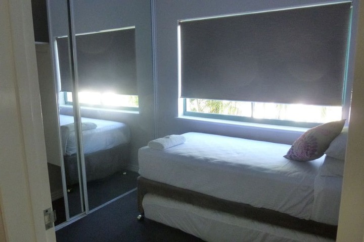 Room 11 of 200