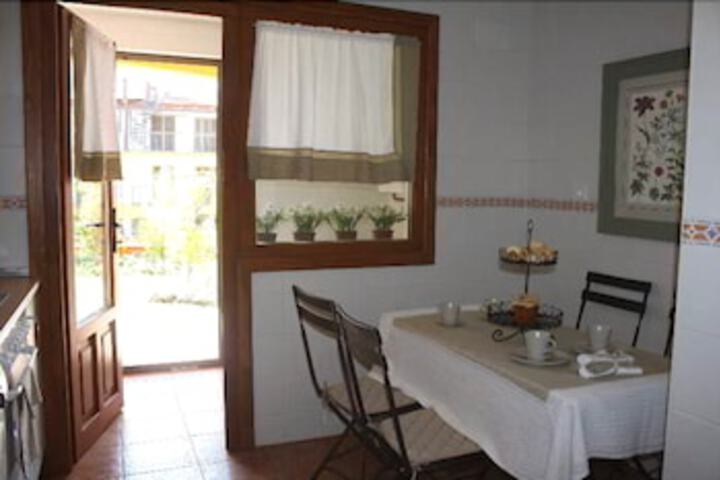 Room 4 of 10